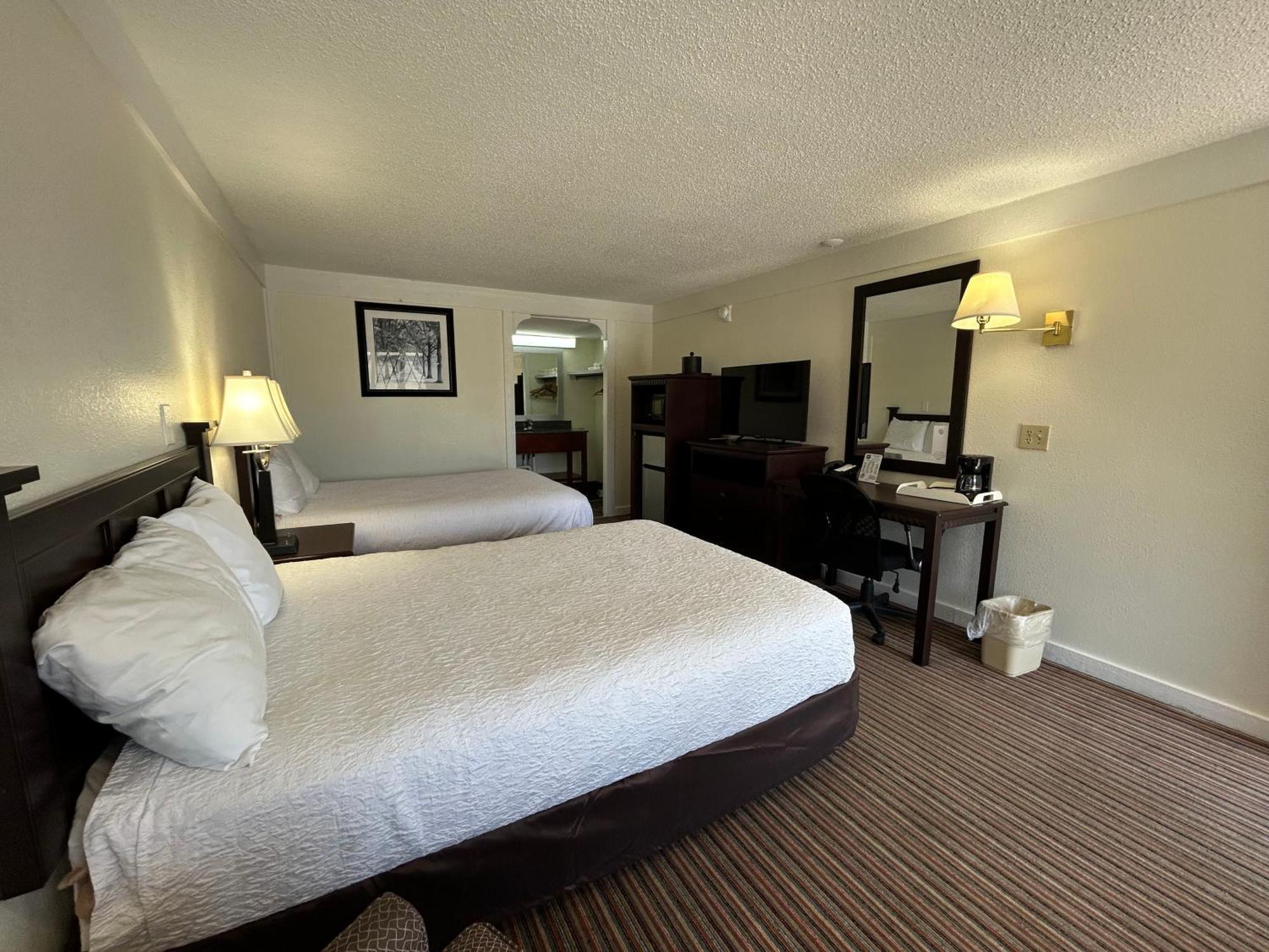 Knights Inn Somerset Bagian luar foto